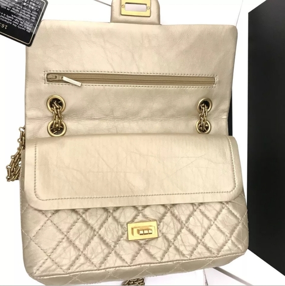🎉HP X2🎉CHANEL Reissue Gold Double Flap Calfskin - Picture 3 of 8